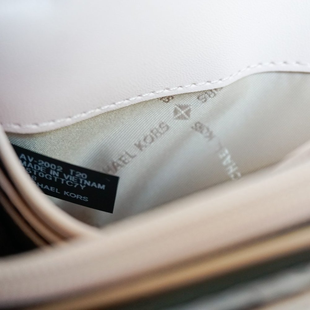 Michael Kors JST WOC Xbody Bag Embossed MK PInk - Picture 9 of 10